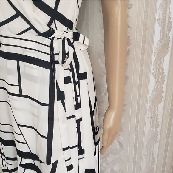 Banana Republic Wrap Dress   - Picture 6 of 11